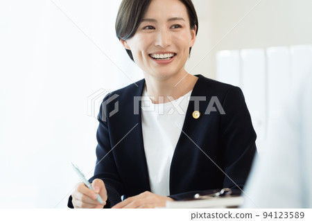 聽客戶的律師 94123589
