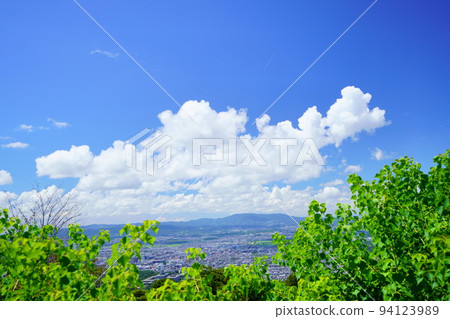 Mt. Wakakusa feeling of liberation in clear autumn weather, Heijokyo, Mt. Ikoma area 94123989