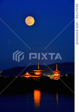 《奈良縣》世界文化遺產藥師寺夜景/ 《奈良縣》世界文化遺產藥師寺夜景/ 94124594