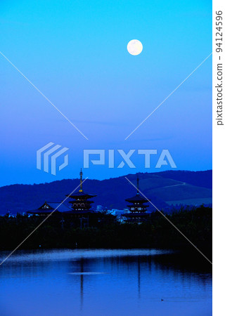 《奈良縣》世界文化遺產藥師寺夜景/ 94124596