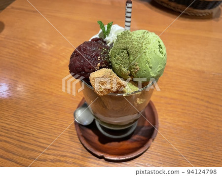 Matcha parfait 94124798