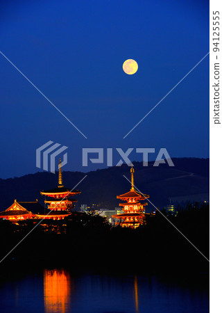 《奈良縣》世界文化遺產藥師寺夜景/ 《奈良縣》世界文化遺產藥師寺夜景/ 94125555