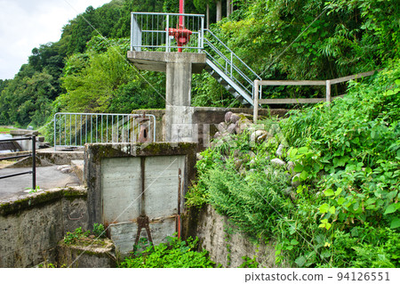 Higashiyama Cylindrical Water Tank in Higashiyama District, Uozu City, Toyama Prefecture and its surroundings 94126551