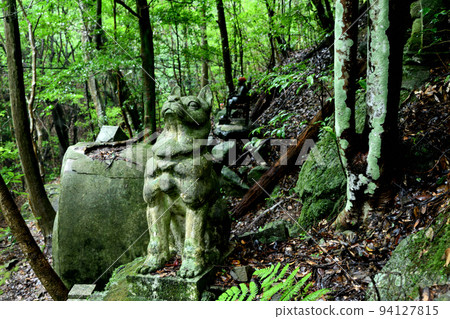 Giken Statue (Mt. Inunaki) [Izumisano City, Osaka Prefecture] 94127815
