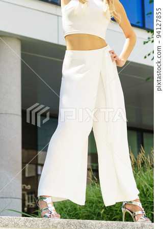 Woman wearing high heels and culottes 94127855