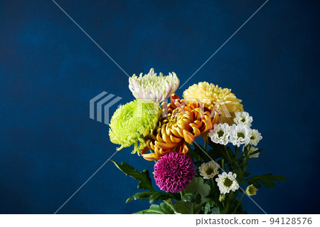 Chrysanthemum bouquet 94128576