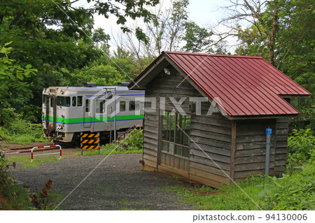 Vehicle entering Toyogaoka Station 94130006