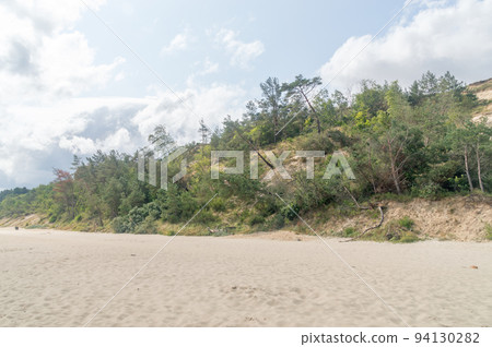 Chlapowo cliff with trees in Poland at summer time. 94130282