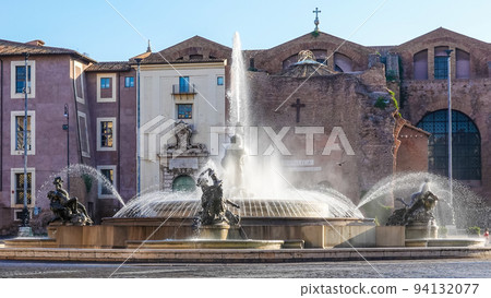 位於共和廣場(羅馬)中心的奈阿迪噴泉 位於共和廣場(羅馬)中心的奈阿迪噴泉 94132077