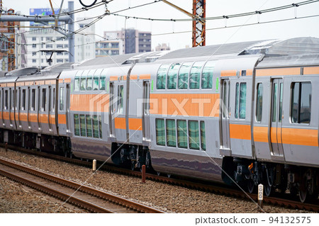 Chuo Line double-decker train (Salo E233) during trial operation Chuo Line double-decker train (Salo E233) during trial operation 94132575