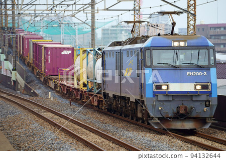 EH200型電力機車(藍雷)通過西浦和站 EH200型電力機車(藍雷)通過西浦和站 94132644