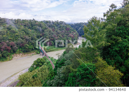 Tenryu River and Iida Line viewed from Tenryukyo Bridge 94134648