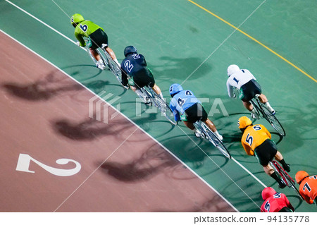 A bird's-eye view of the race 94135778