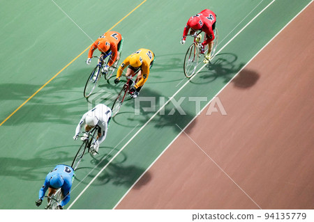 比賽的鳥瞰圖 94135779
