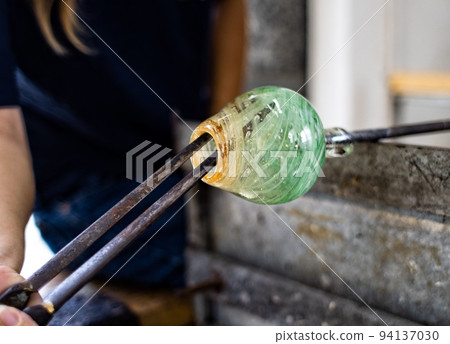 Blown glass production scene 94137030
