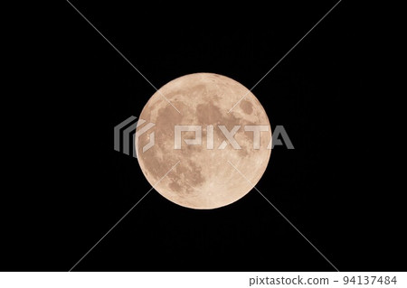 Mid-Autumn Moon Full moon rising over Tokyo Bay Taken on September 10, 2022 94137484