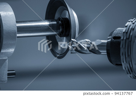 The flat end mill tool regrinding process on regrinding machine. The flat end mill tool regrinding process on regrinding machine. 94137767