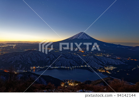Mt. Fuji and Saiko at dawn seen from Misaka Mountains and Mt. 94142144