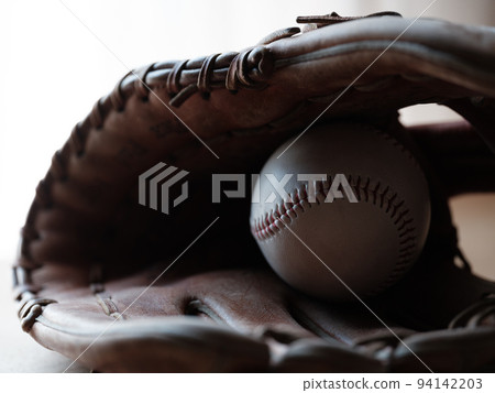 Gloves and balls 94142203