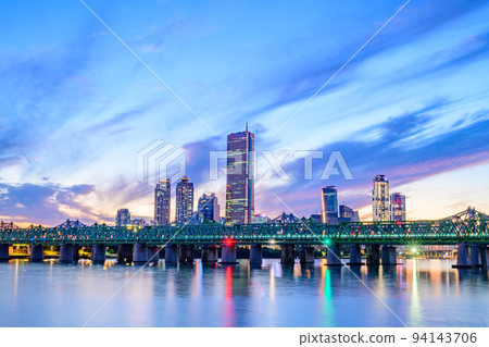 韓國首爾地標金融區汝矣島夜景 韓國首爾地標金融區汝矣島夜景 94143706