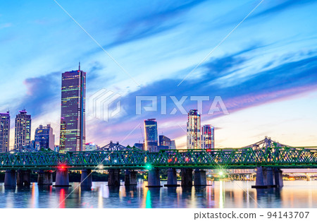 韓國首爾地標金融區汝矣島夜景 韓國首爾地標金融區汝矣島夜景 94143707