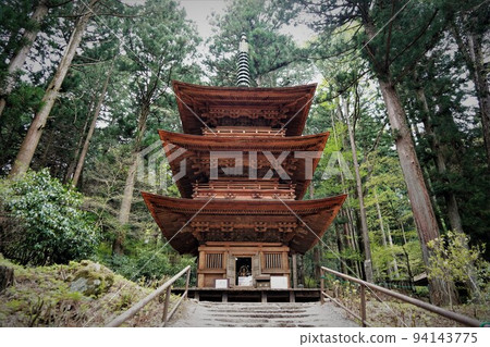 Kozenji is a special head temple of the Tendai sect in Akaho, Komagane City, Nagano Prefecture. 94143775