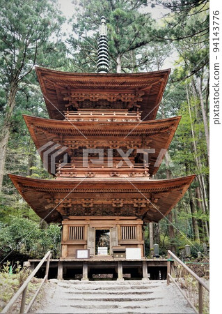 Kozenji is a special head temple of the Tendai sect in Akaho, Komagane City, Nagano Prefecture. 94143776
