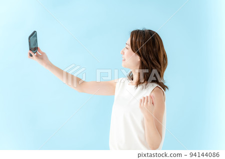 Woman smart phone blue back Woman smart phone blue back 94144086