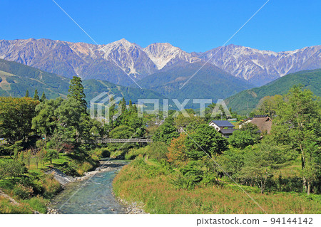 白馬的秋天，信州，陽光明媚的白馬三山 94144142