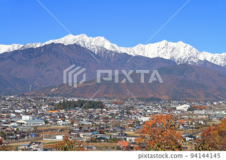 下雪的北阿爾卑斯山和信濃大町 94144145