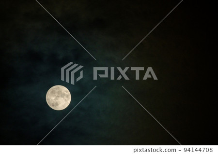 Mid-Autumn Moon Full Moon and Clouds 94144708