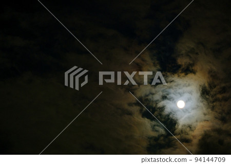中秋月滿月雲 94144709