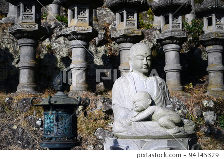 Child-rearing jizo on the approach to Shodoshima Okunoin Kasaga Falls-3 Child-rearing jizo on the approach to Shodoshima Okunoin Kasaga Falls-3 94145329