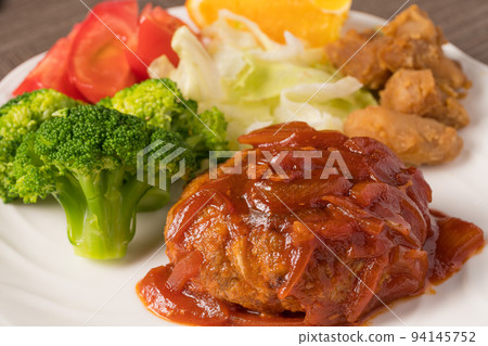 Braised hamburger steak Braised hamburger steak 94145752