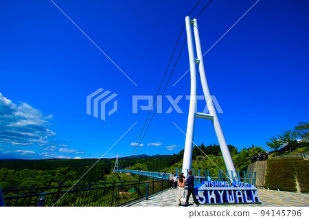 Mishima Skywalk in sunny weather 94145796