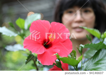 Woman     94146607