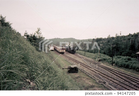 1969年花輪線8620蒸汽機車梯級和柴油車龍森岩手縣紀實照片舊彩色照片 1969年花輪線8620蒸汽機車梯級和柴油車龍森岩手縣紀實照片舊彩色照片 94147205