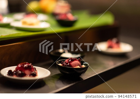 cakes, ice cream with blueberry sauce in the buffet hotel bar 94148571