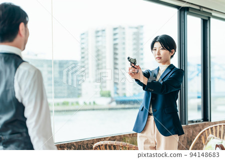 警官 警察 槍 94148683