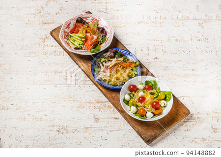 Chilled Chinese chilled Chinese noodles Chilled Chinese chilled Chinese noodles 94148882