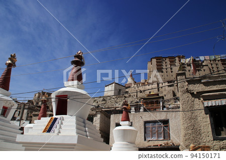 列城皇宮和佛塔 94150171