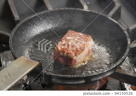cooking steak cooking steak 94150526