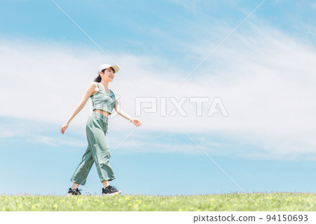 女性做有氧運動（健康/提神） 94150693