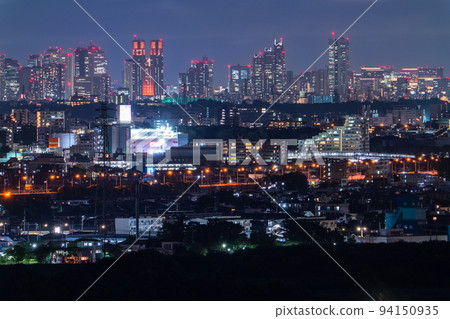 "Tokyo" Night view / distant view of the skyscraper in Shinjuku and the residential area 94150935