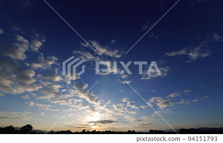 夏日清晨的天空與日出雲・超廣角・以天空為主・220829am 94151793