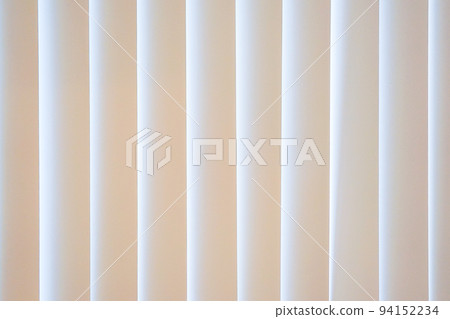 vertical cream color and light hilight shading. 94152234