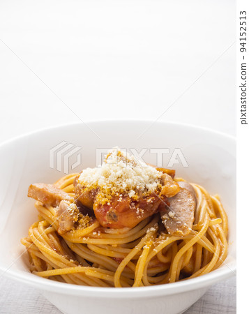意大利面配磨碎的奶酪 意大利面配磨碎的奶酪 94152513