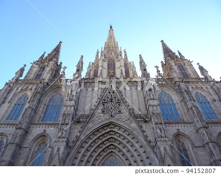 [Spain] Exterior of the principal gate of Santa Eulalia Cathedral (Barcelona) 94152807