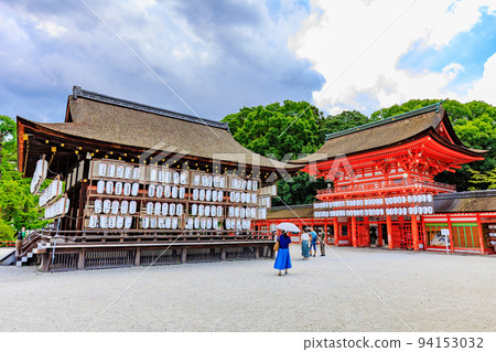 Kyoto: Kamomioya Shrine (Shimogamo Shrine) Romon Gate and Maiden Hall in Sakyo Ward, Kyoto City 94153032
