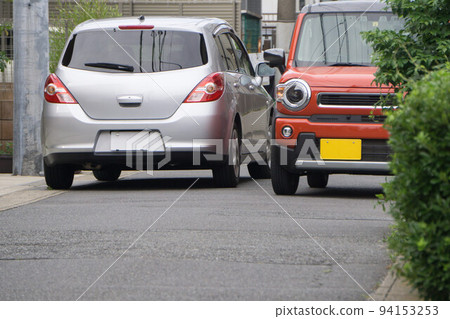Narrow road passing cars Narrow road passing cars 94153253